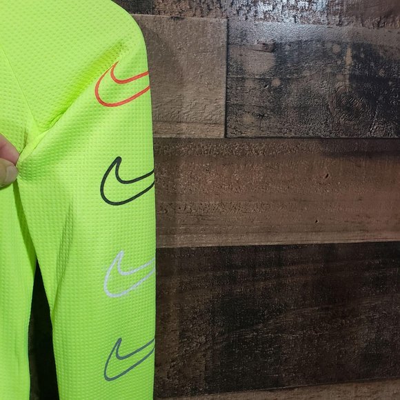 Nike NWT lightweight hooded long sleeve shirt xsma - Picture 5 of 9